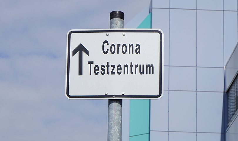 Schild Corona Testzentrum